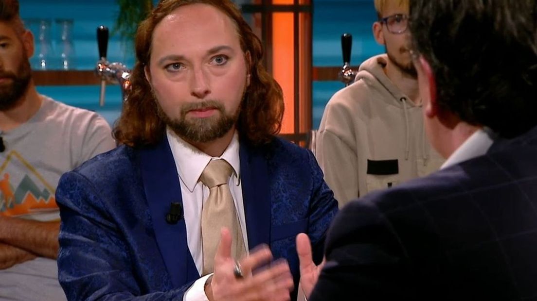 Sebastiaan aan tafel in het tv-programma De Week van Gelderland