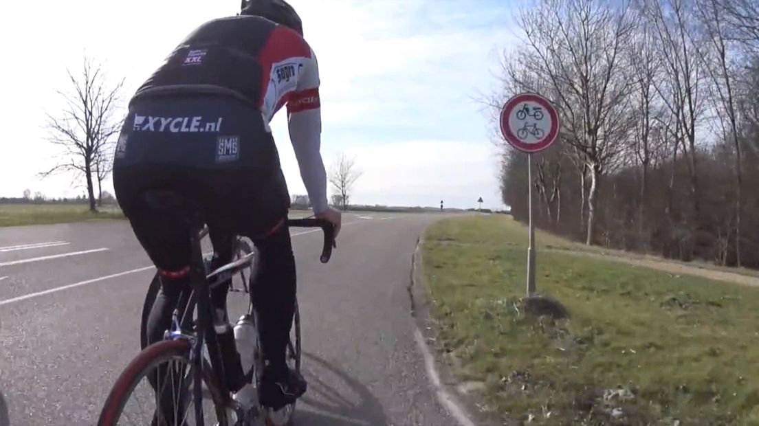 Wielrenners op de weg