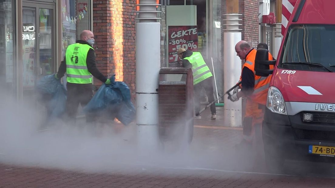 Ondernemers Westerhaven vegen eigen straatje schoon RTV Noord Ondernemers Westerhaven vegen eigen straatje schoon RTV Noord