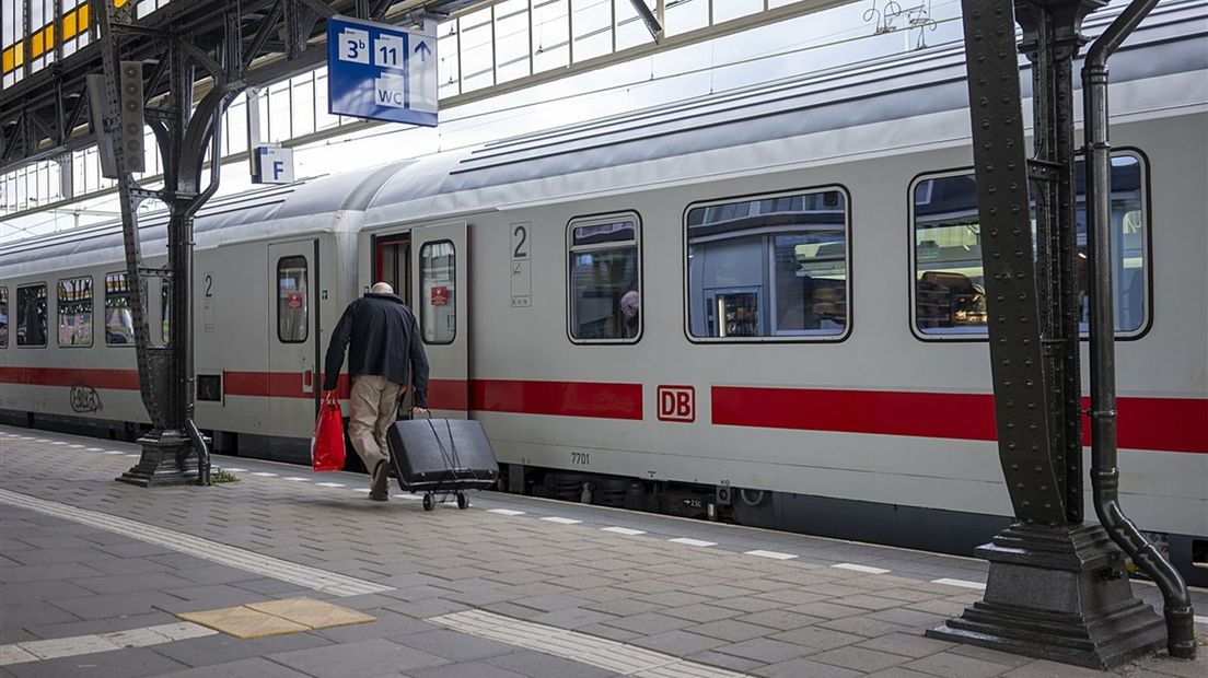 De trein naar Berlijn op station Hengelo