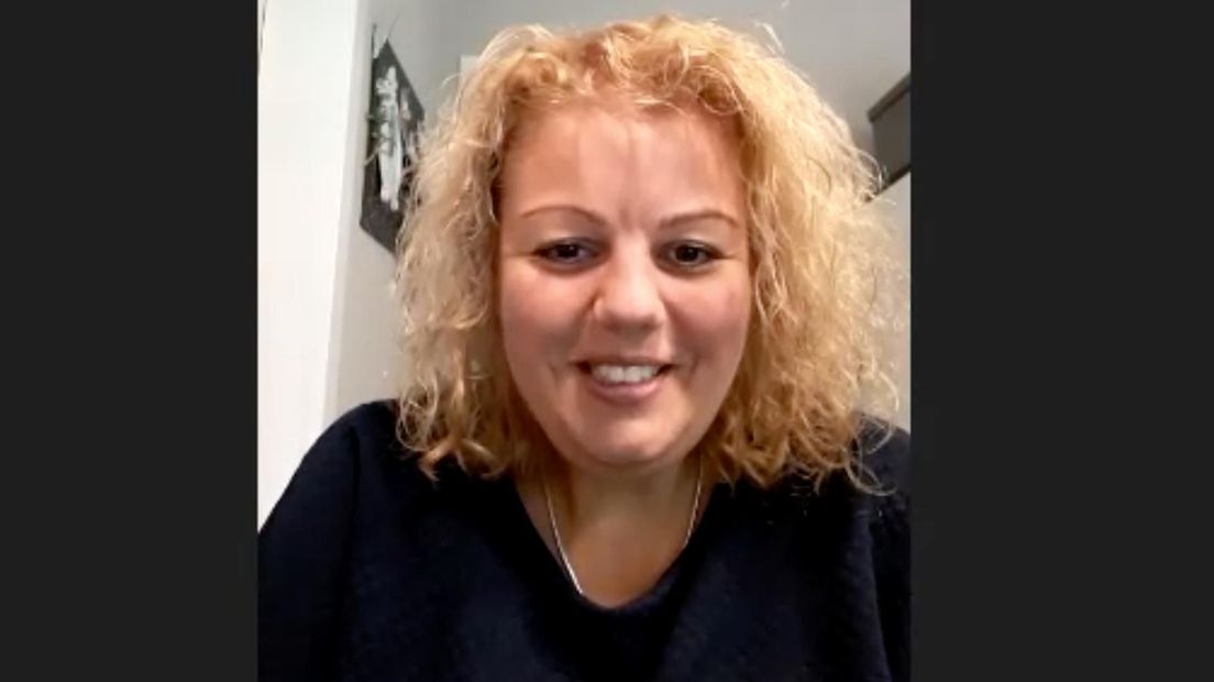 Nicole Sondag achter haar beeldscherm in Papenburg