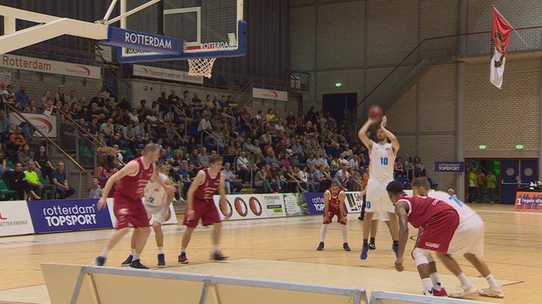 Zaalsporten: Feyenoord Basketball Boekt Knappe Zege Tegen Topper - Rijnmond