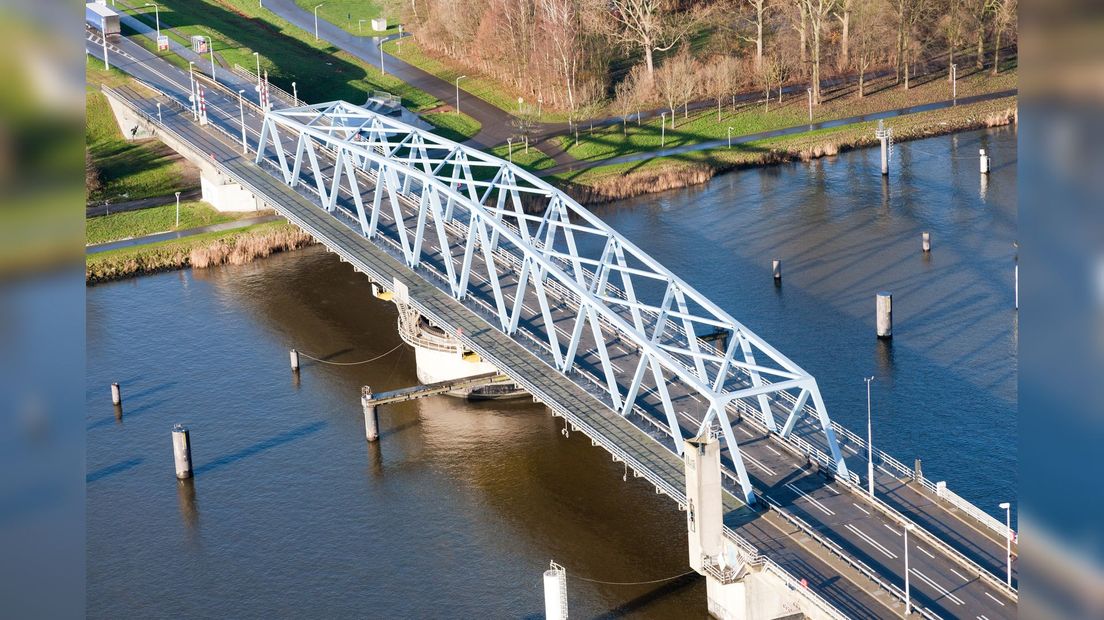 pont+naar+overkant+tijdens+afgesloten+fietspad+Van+Brienenoordbrug