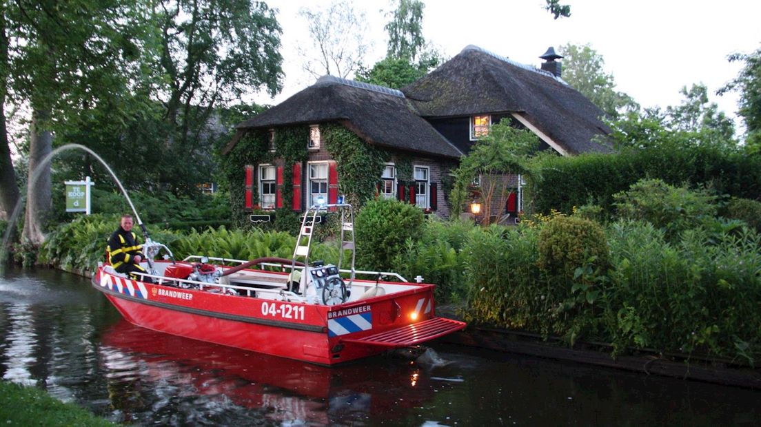 Brandweer voorkomt grote woningbrand in Giethoorn