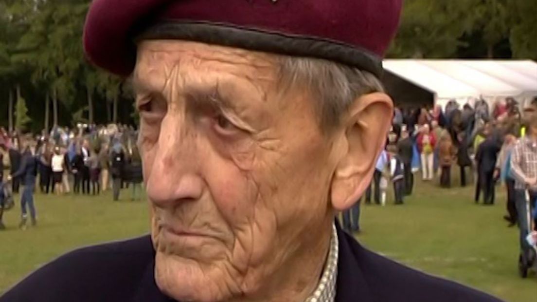 Laatste Airborne-officier John Waddy (100) overleden.