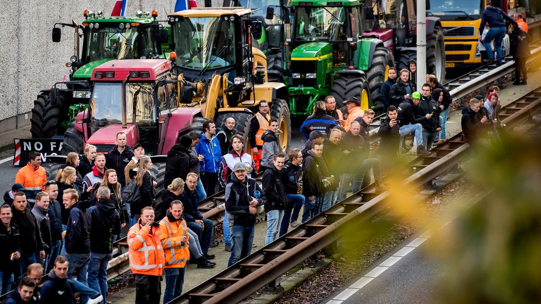 Bouw- en grondbedrijven trokken woensdag massaal naar het Malieveld in Den Haag om te protesteren tegen de strenge regels die hen het werken onmogelijk maakt. Onder hen veel eigenaren en werknemers van Gelderse bedrijven.