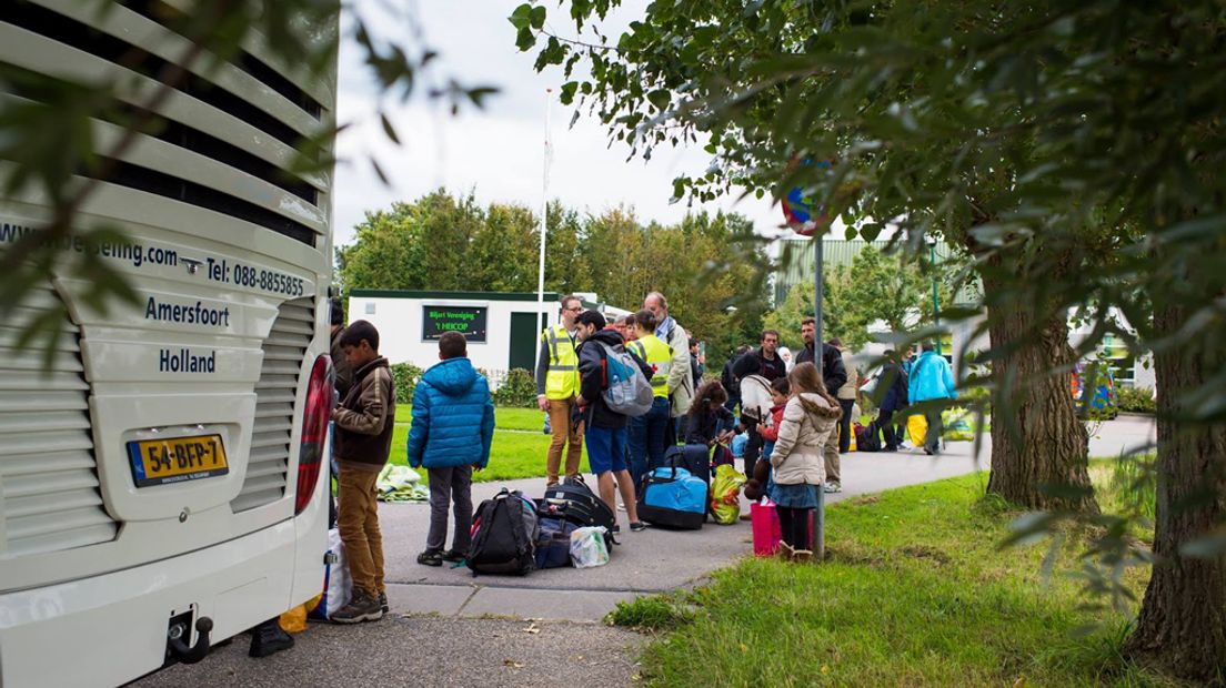 De vluchtelingen kwamen dinsdag per bus aan in Kockengen