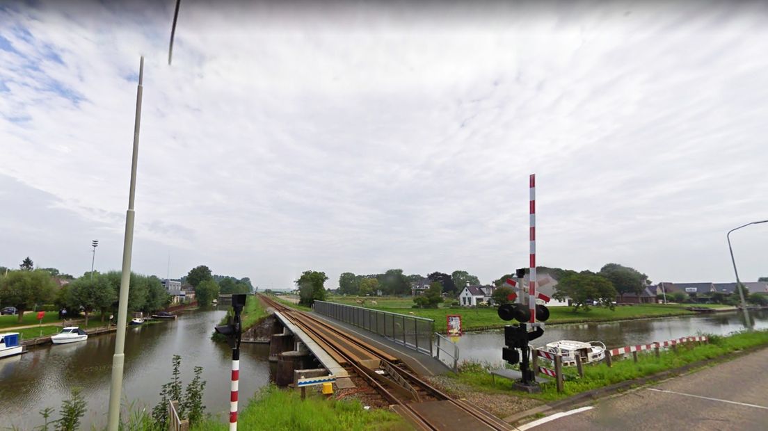 De spoorbrug bij de Trekweg naar Onderdendam in Winsum