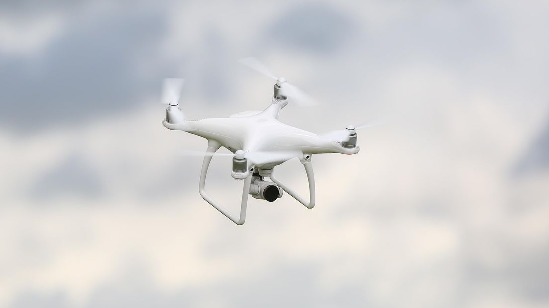 Politie weet nog niet wie met drone gevaarlijke situatie veroorzaakte bij traumaheli in Enschede