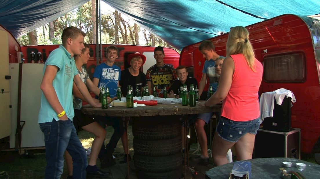 Veel drank op de jongerencamping