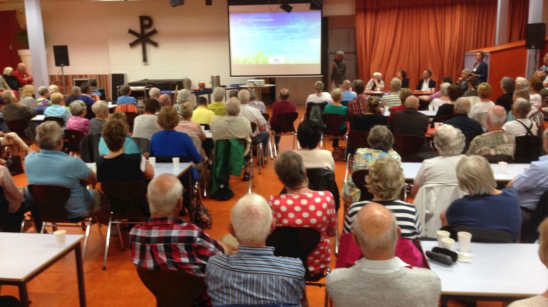 Ruim 130 ouderen laten zich inforeren over Knasse Knarrenhof