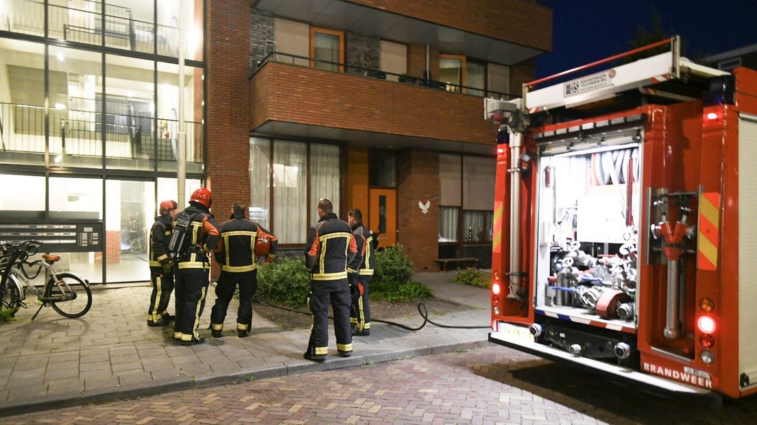 De brandweer is bezig in Hoogezand