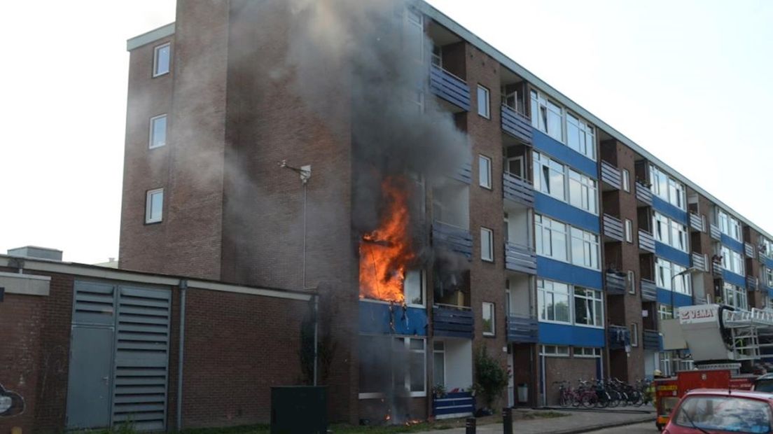Uitslaande brand in flatwoning Deventer