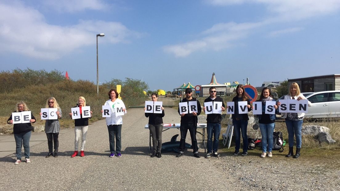 Protest tegen komst bruinvissen naar Neeltje Jans (video)