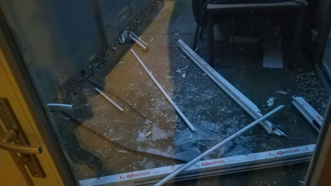 Bouwmateriaal naar beneden gevallen in de Irisstraat I