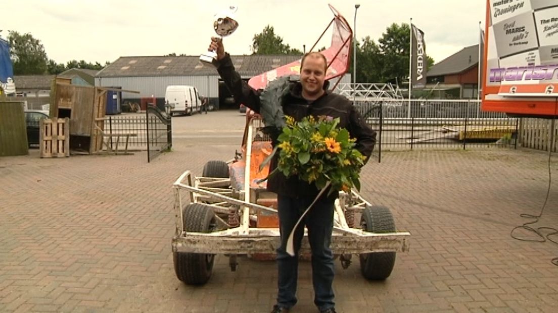 Stockcarkampioen uit Roden is klaar voor strijd om wereldtitel RTV Noord Stockcarkampioen uit Roden is klaar voor strijd om wereldtitel RTV Noord