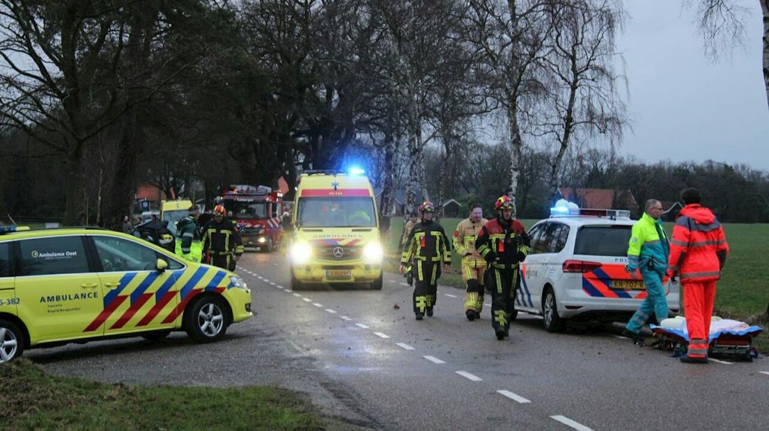 Automobilist met traumahelikopter naar het ziekenhuis na eenzijdig ongeluk in Langeveen - RTV Oost