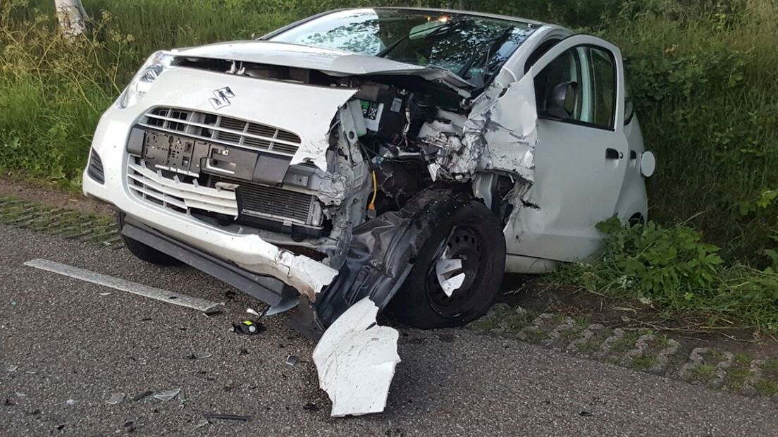 Meerdere gewonden bij frontale botsing tussen auto's in Deurningen