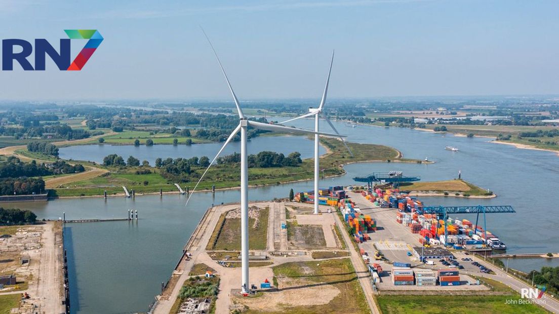 Windmolens bij sluis Weurt / Centrale Gelderland