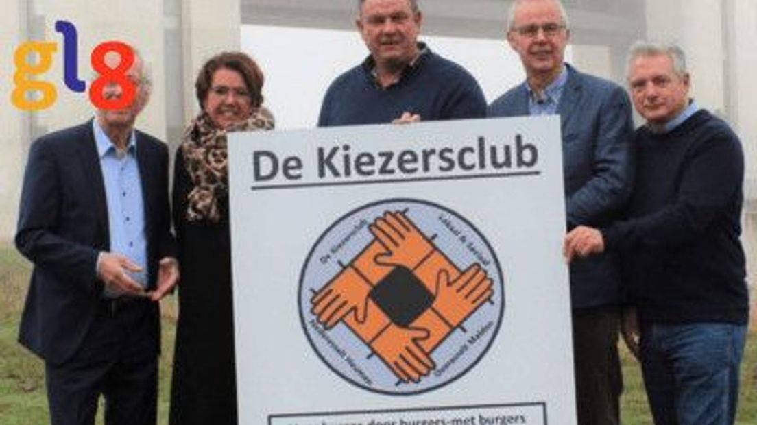 Goossens (tweede van links) bij de presentatie van Kiezersclub in Malden.