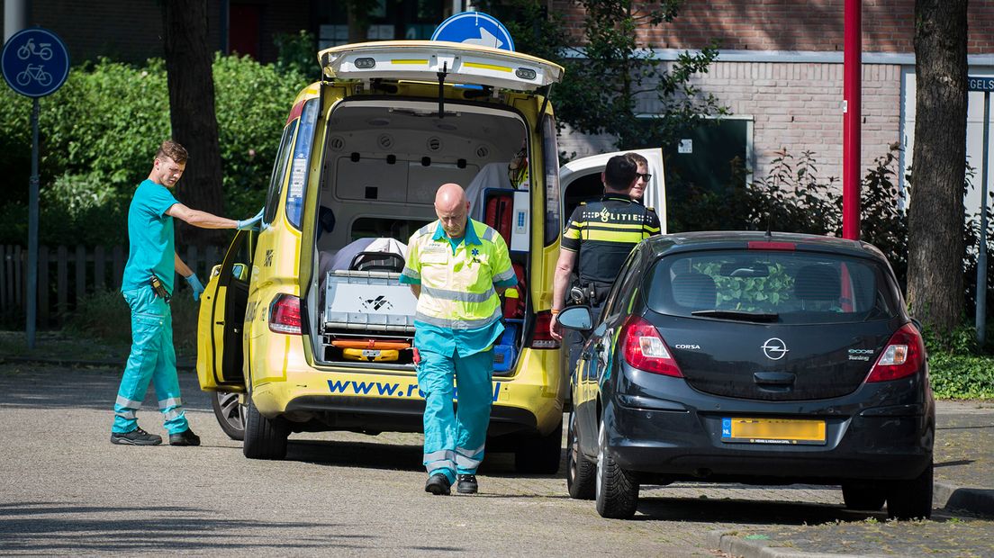 Aanvankelijk dacht de politie dat het om een steekpartij ging.