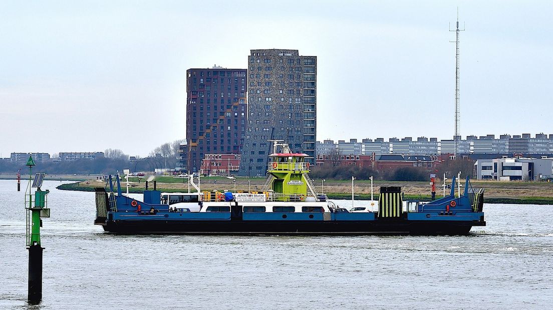 Reizigers veerpont RozenburgMaassluis boos 'Je moet je schamen' Rijnmond