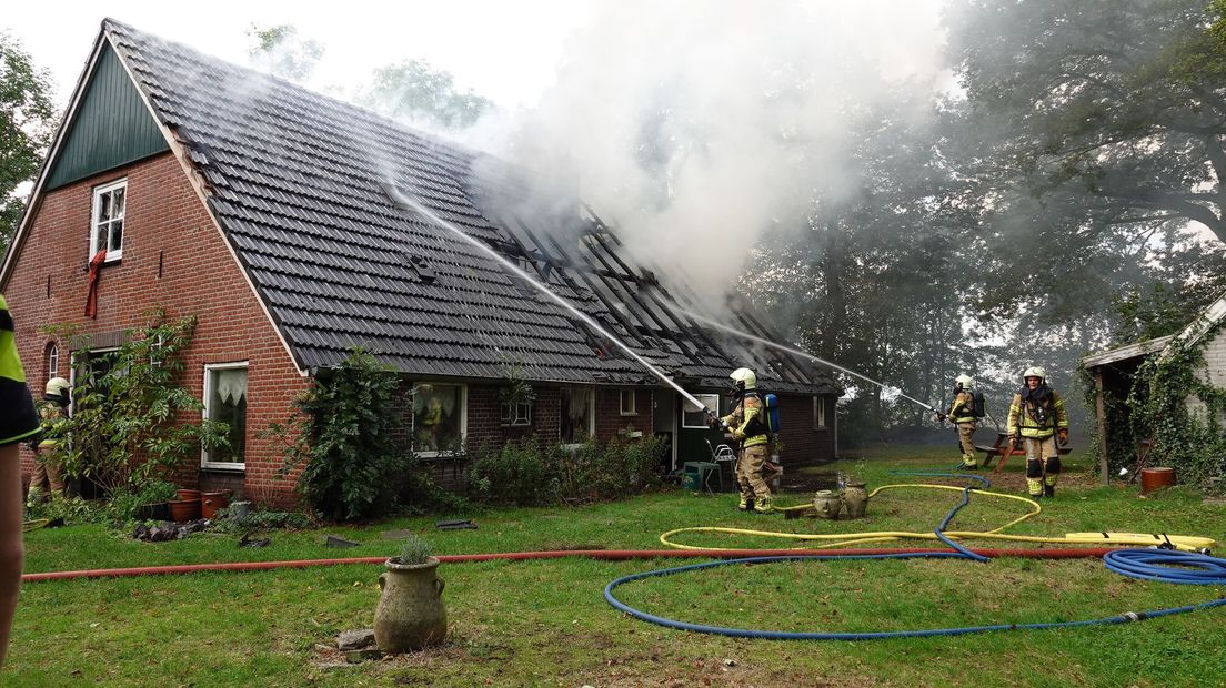 Woonboerderij in Den Velde grotendeels verwoest door brand