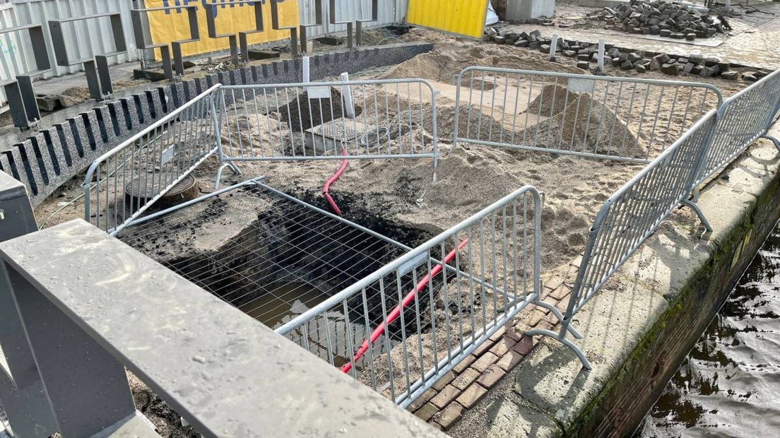 Verlaging van de kade naast de Kattenbrug