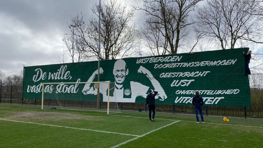 Het nieuwe spandoek van de FC-aanhang