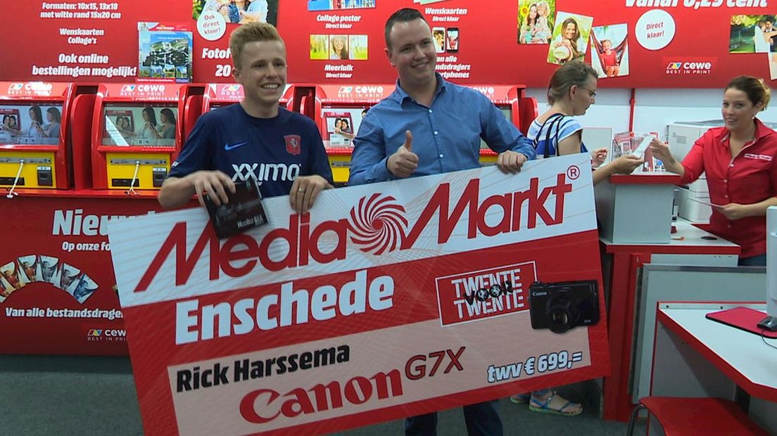 15-jarige Twente-fan krijgt camera cadeau en mag kampioenshirt houden