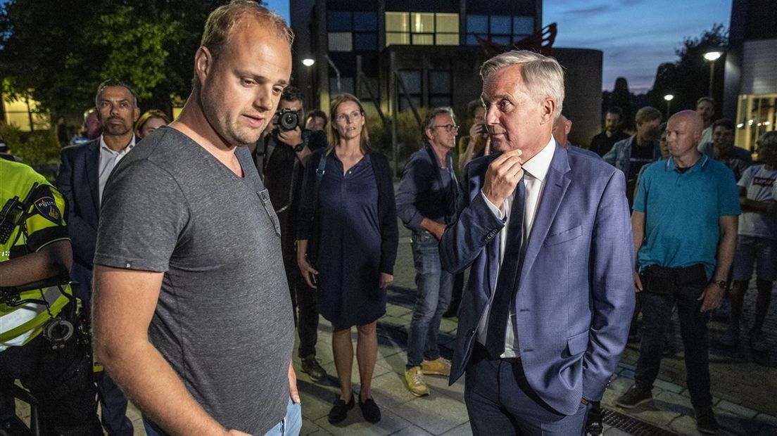Staatssecretaris Van der Burg in gesprek met Tom Potijk uit Albergen
