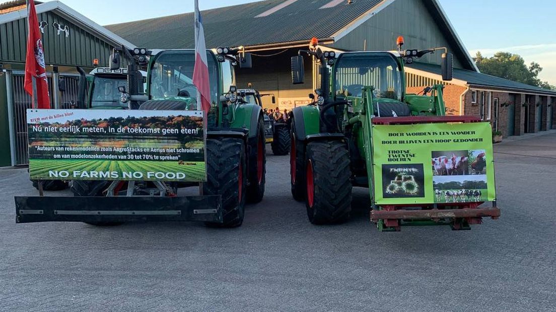 In Hertme verzamelden vanmorgen al vroeg boeren om naar Stroe te gaan.