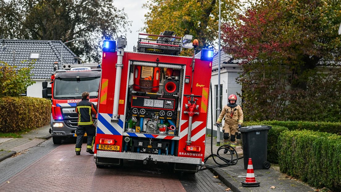 De brandweer aan de Hoofdstraat in Noordbroek