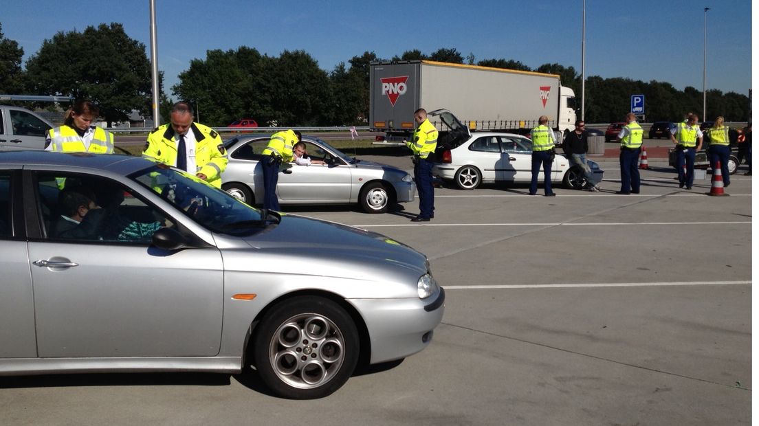 Achttien auto's in beslag genomen in Hoogeveen (archieffoto)