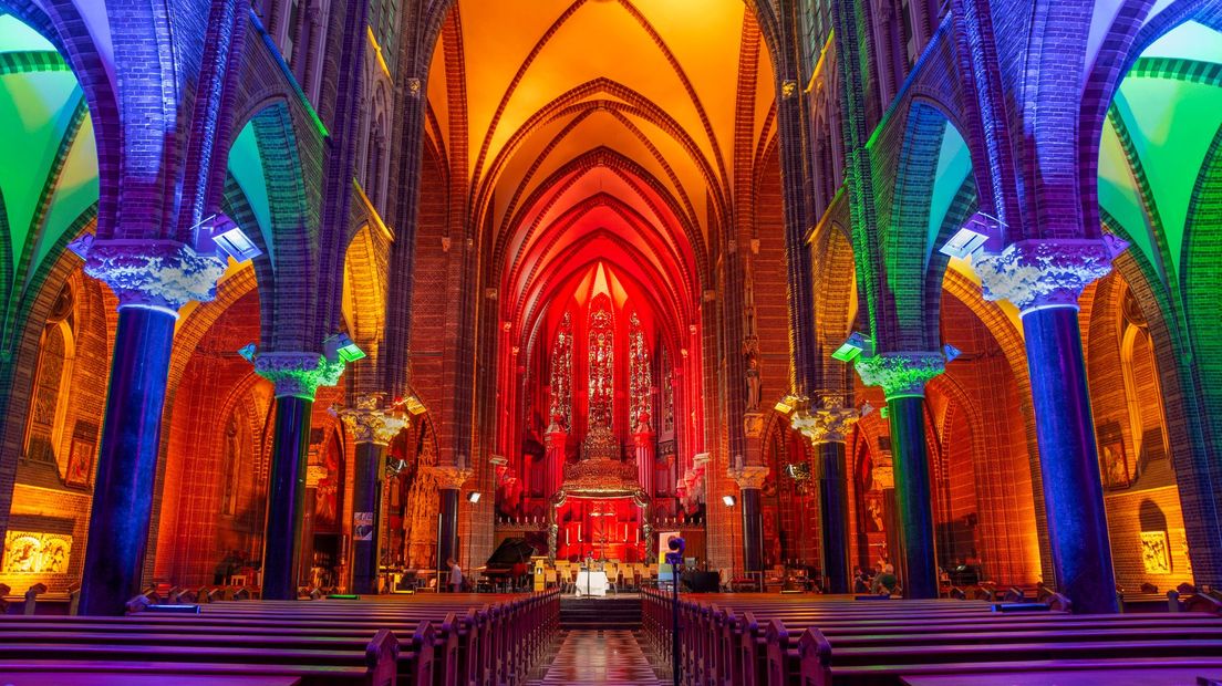 Domicanenkerk Zwolle in regenboogkleuren