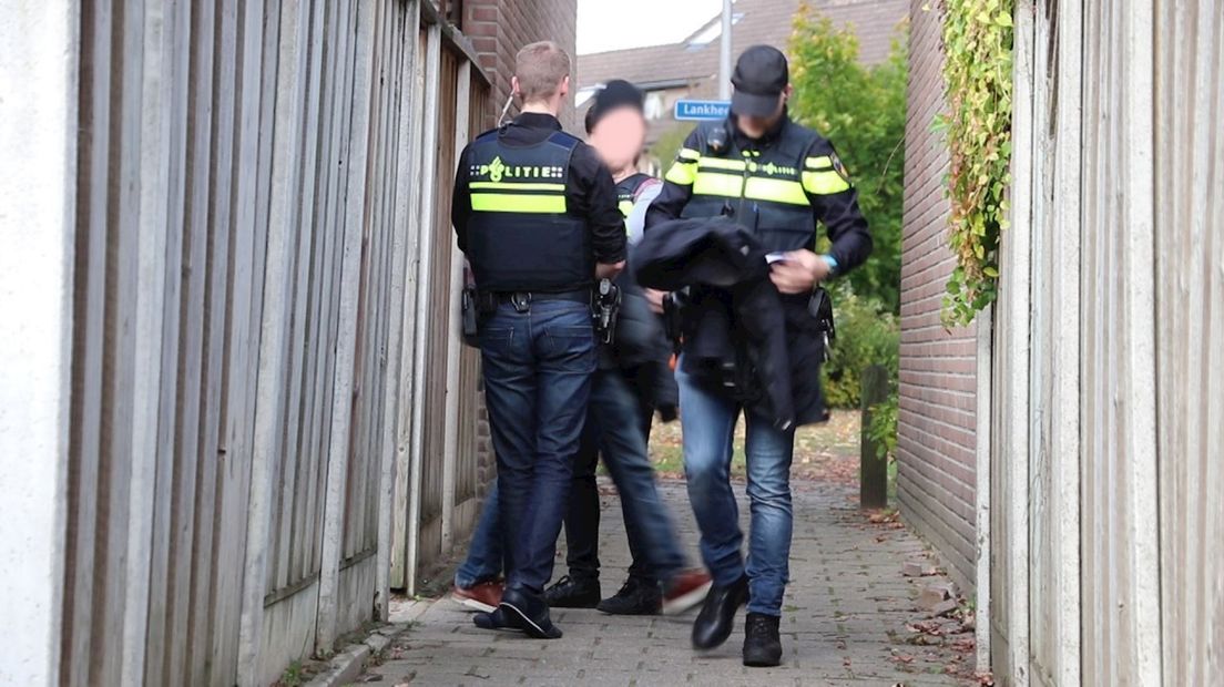 Politie-inval aan de Lankheethoek in Enschede