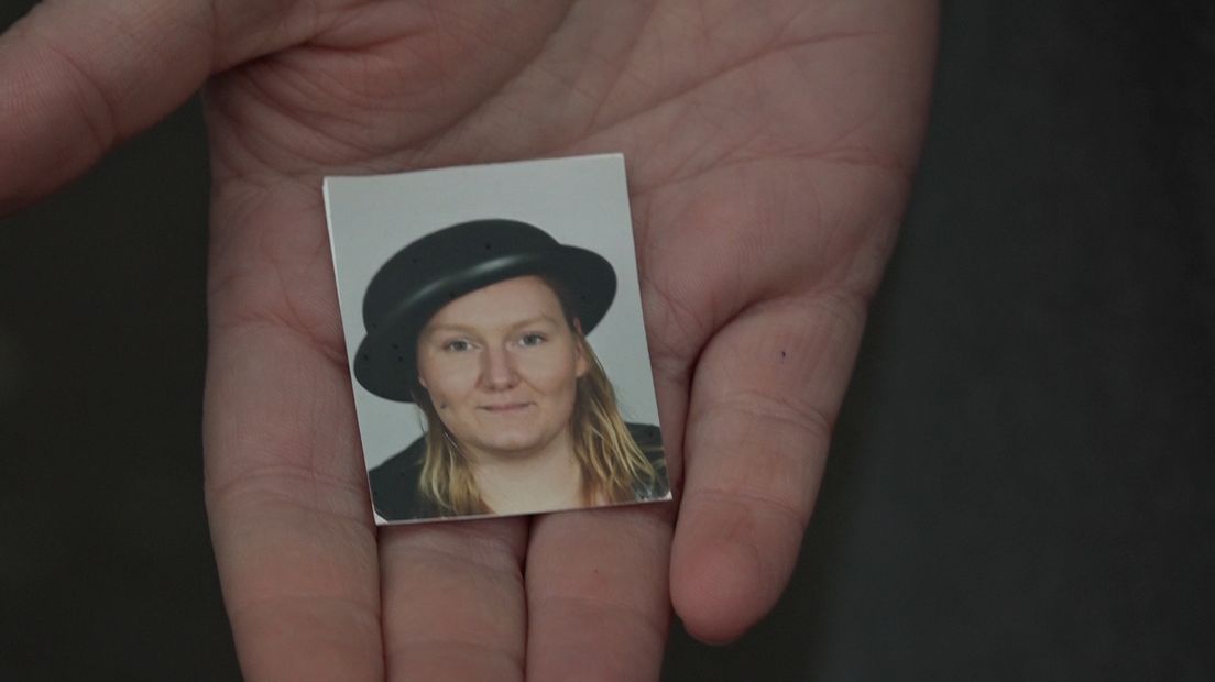 Nijmeegse wil een rijbewijs met vergiet op haar hoofd - Omroep Gelderland
