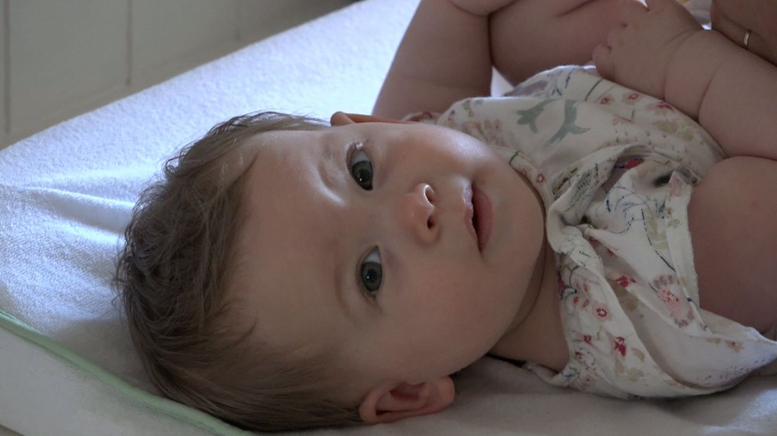 Deze baby is ondanks twijfelende ouders tóch gevaccineerd