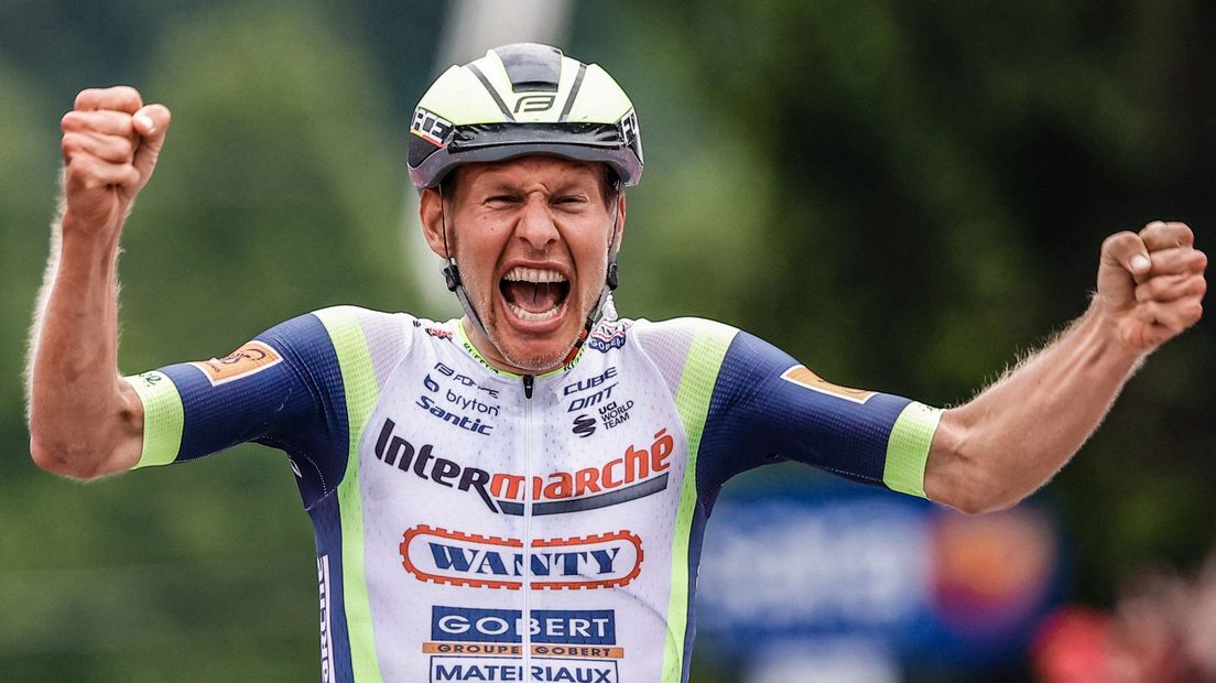 Van der Hoorn soleerde in de derde etappe van de Giro d'Italia naar de zege