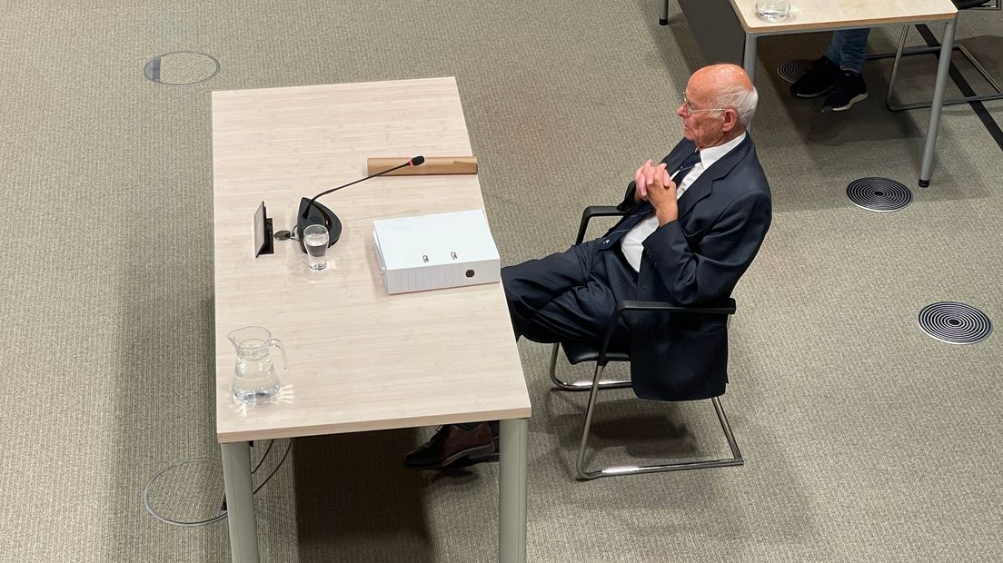 Sijbrand Nijhoff wordt verhoord in de parlementaire enquête