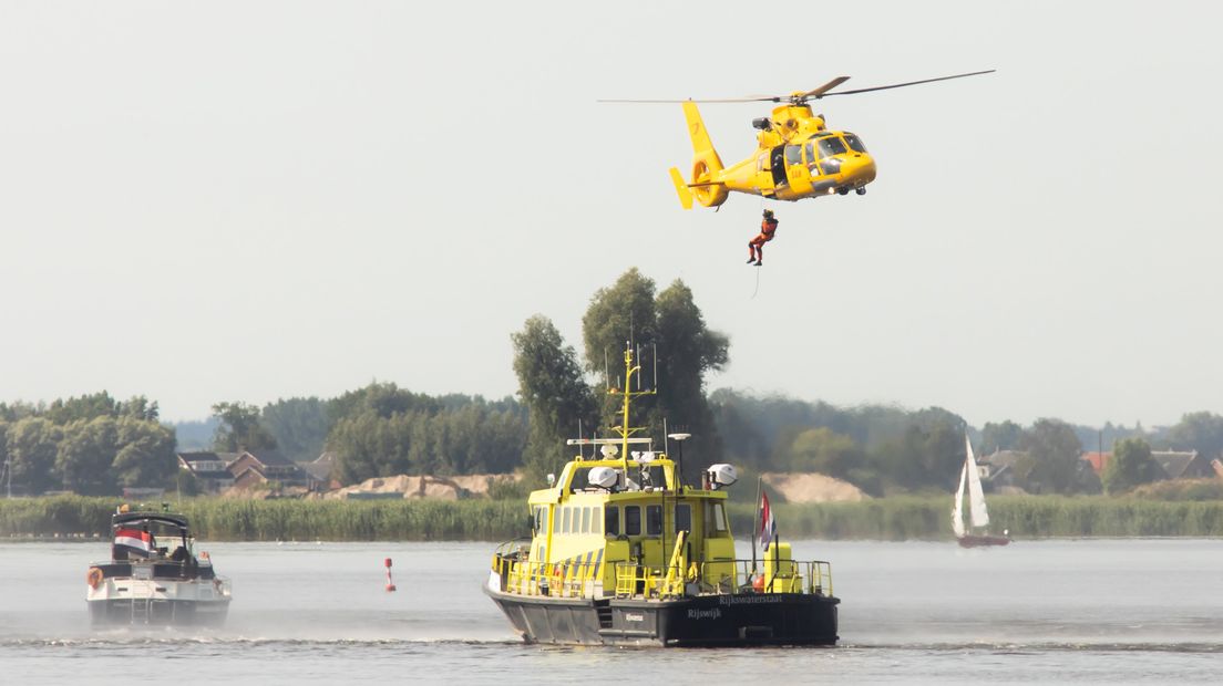 Ook de Search And Rescue (SAR)-helikopter werd ingezet om slachtoffers uit het water te helpen.