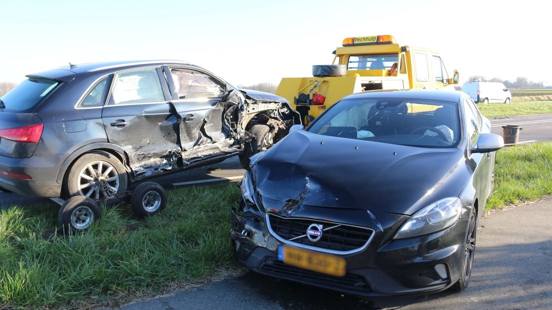 Vijf auto's beschadigd bij twee ongelukken (video)