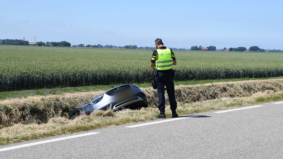 De auto belandde in de sloot