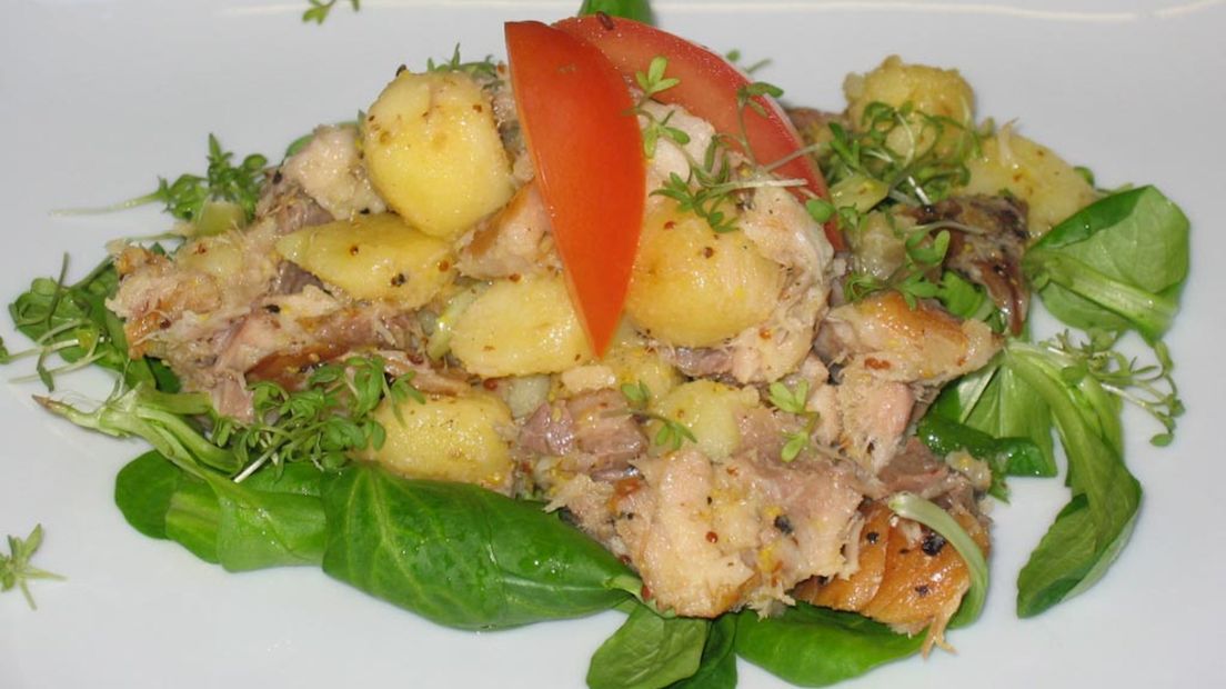 Aardappelsalade met waterkers en makreel