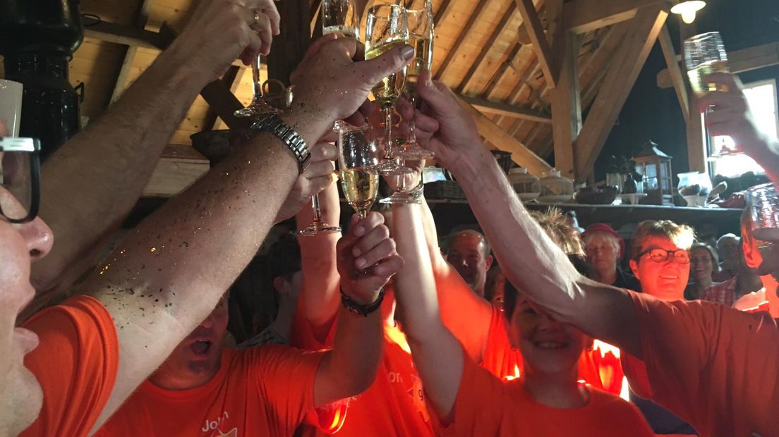 Appel-Driedorp mag zich een jaar lang 'de mooiste plaats van Gelderland' noemen. De twee buurtschappen van Nijkerk, die samen meededen, zijn na vier weken de winnaar van het tiende seizoen Zomer in Gelderland.