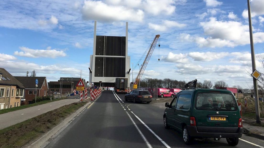 Brug weigert dienst, verkeersopstopping in Zwartsluis