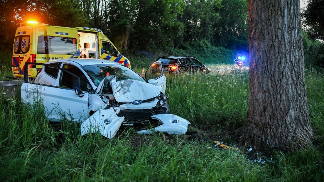 112 news |  Car collides with tree – Injured in stabbing in The Hague