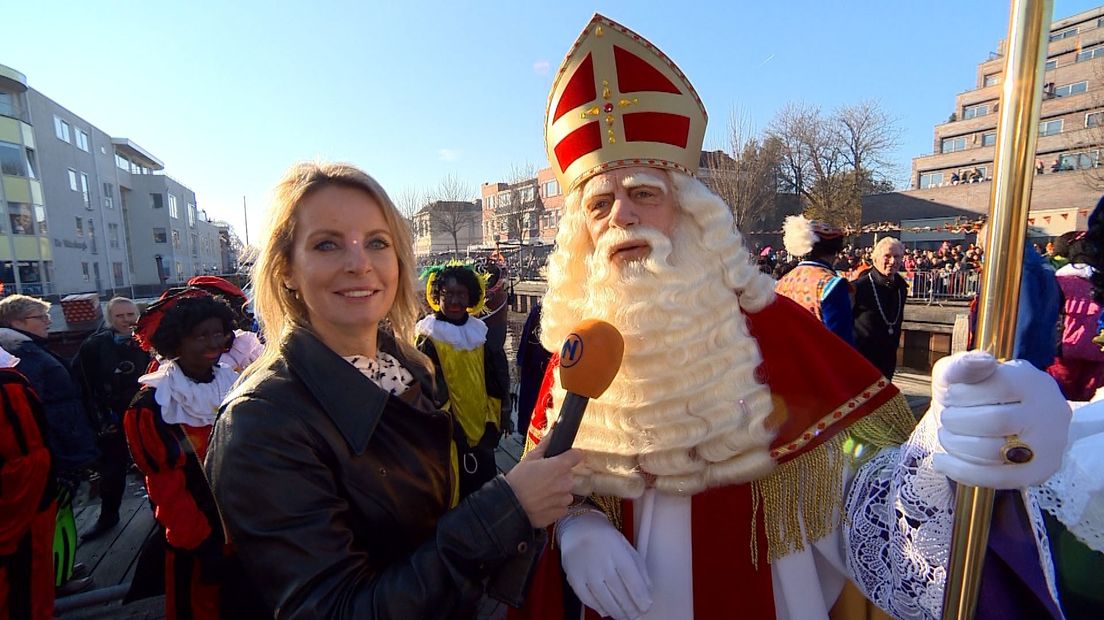 Presentatrice Leonie Albers met Sinterklaas
