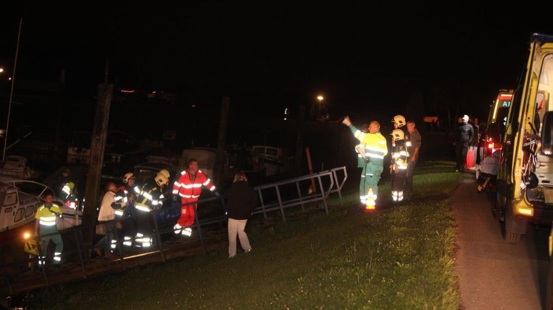 4 mensen zijn donderdagnacht onwel geraakt op een boot in de jachthaven van Heerewaarden.
