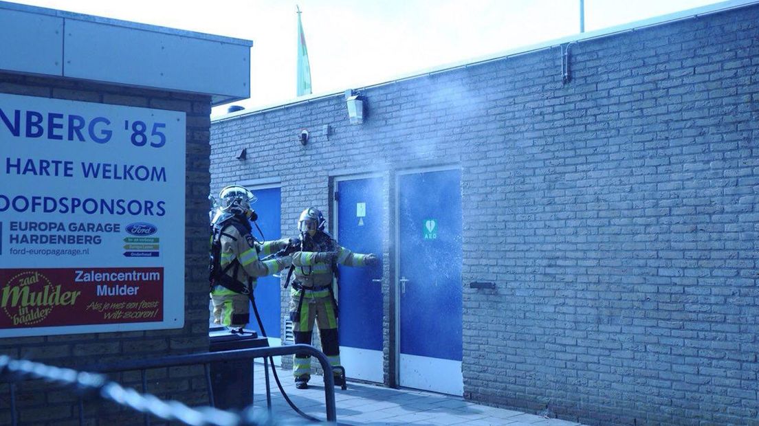 Ballenpomp vliegt in brand bij voetbalclub in Hardenberg